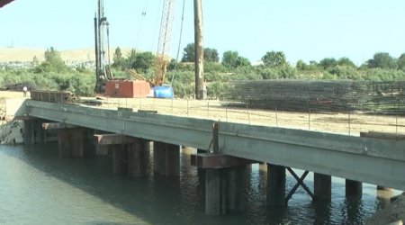 Kür çayı üzərində yeni dəmir yolu körpüsü inşa edilir - FOTO