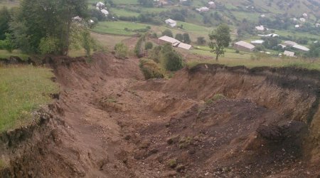 Türkiyədə torpaq sürüşməsi görüntüləndi - VİDEO