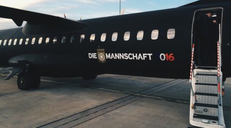 Almaniya millisini daşıyan təyyarə təcili eniş etdi