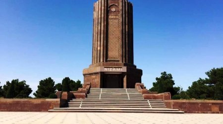 Türkiyənin tanınmış yazarları Gəncədədir - FOTO