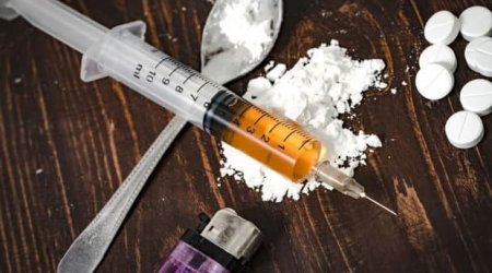 Bakıda ata qızının damarına heroin vurub öldürdü