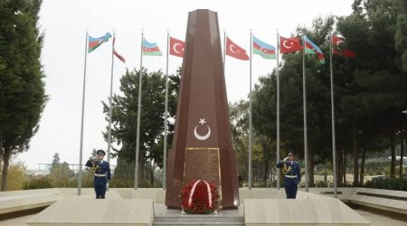 103 il sonra Gəncədə mehtər marşı ilə hərbi keçid – VİDEO  