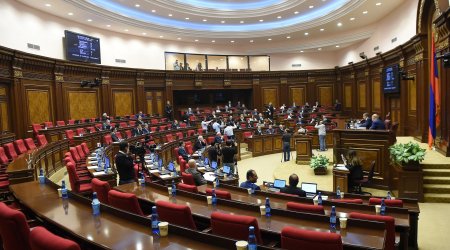 Ermənistan parlamentində yalançı vətənpərvərlik ŞOUSU - DETALLAR