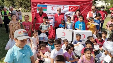 Türk Qızılay Cəmiyyəti Qarabağdakı uşaqlara məktəb ləvazimatları və geyim PAYLADI - FOTO