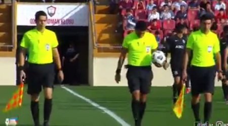 Futbolçular oyuna \