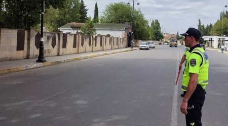 Keçidlərdə piyadalara yol verməyən sürücülər CƏRİMƏLƏNDİ