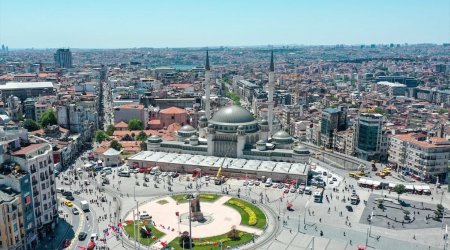 İranlı cütlük İstanbulda hamının gözü önündə soyundu – SƏBƏB - FOTO