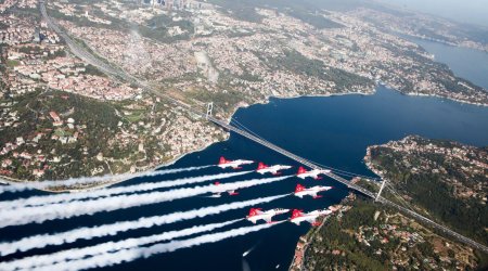 Azərbaycan və Türkiyə qırıcıları İstanbul səmasında - FOTO