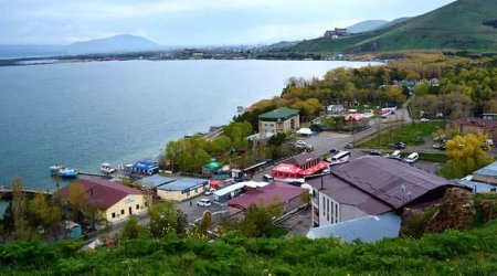 “Türkiyə-Azərbaycan tandemi Göyçə gölünün sahilində çay içməyə çalışır” – Erməni diplomat