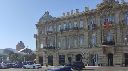 Bu qurumun binasından Azərbaycan və Türkiyə bayraqları asıldı - FOTO