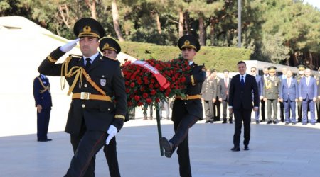 Türkiyə Müdafiə nazirinin müavini Şəhidlər Xiyabanında - FOTO-VİDEO