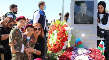 Xalq şəhidlərini belə andı – FOTO 