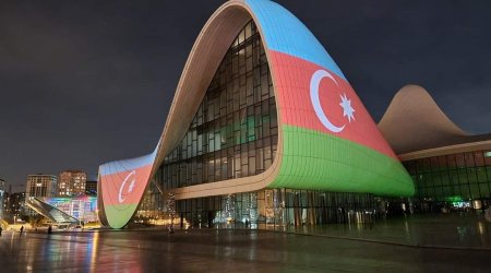 Anım Günü axşamı - Binalarda bayrağımız əks olunur - FOTO
