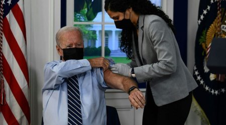 Bayden iynəsini Ağ evdə vurdurdu – VİDEO