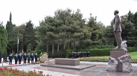 Baş Prokurorluğun əməkdaşları Fəxri xiyabanda - FOTO 