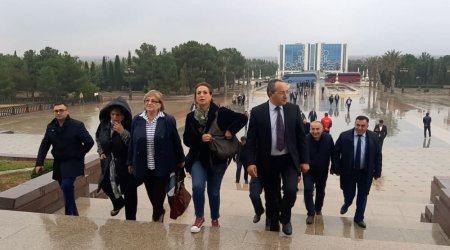 QHT nümayəndələri Nizami Gəncəvinin məqbərəsini ziyarət etdilər - FOTO