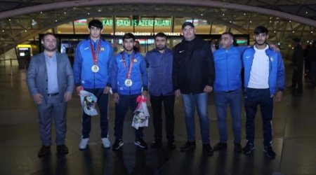Dünya çempionatında medal alan gənc cüdoçular Vətənə döndülər - FOTO