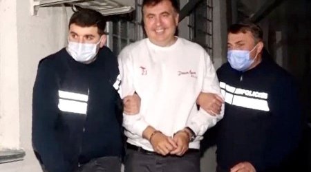 Saakaşvili təkadamlıq kameraya köçürüldü