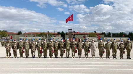 Türkiyədə kursu bitirən hərbçilərimizin buraxılış mərasimi keçirildi - FOTO