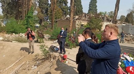 Ukraynalı deputatlar Gəncədə dinc insanların həlak olduğu əraziyə baş çəkdilər