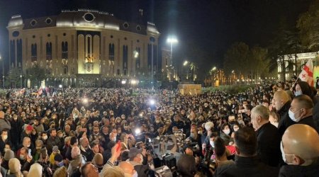 Gürcüstan müxalifəti etiraz aksiyası keçirdi - FOTO