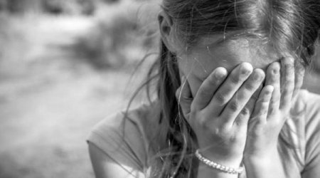 Azərbaycanda 35 yaşlı kişi məktəblini zorlamaq istədi, qonşular mane oldu - TƏFƏRRÜAT