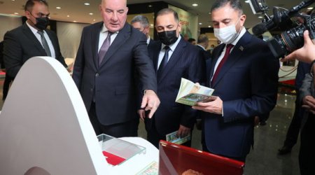 Mərkəzi Bankda xatirə pul nişanları təqdim edildi - FOTO