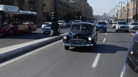 Bakıda klassik avtomobillərin yürüşü keçirildi – FOTO