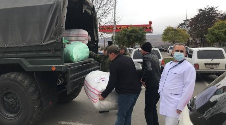 Sülhməramlıların daha bir “missiyası” ortaya çıxdı – Ermənilərə adyal daşıyırlar - FOTO