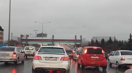 Bakı-Sumqayıt yolunda tıxac yarandı - FOTO