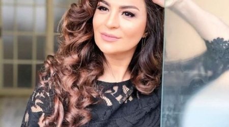 Azərbaycanlı müğənni qızı ilə birgə hicaba keçdi - FOTO