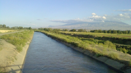 Valideyn nəzarətsizliyi: 2 yaşlı uşaq su kanalına düşdü