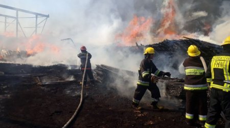 Azərbaycanda dəhşətli hadisə: Polis ailəsi ilə birgə yanaraq öldü - VİDEO