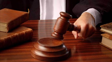 İki nəfərin ölümünə səbəb olan sürücü məhkəmə zalında həbs edildi