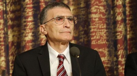 “Şuşada namaz qılmışam, ölsəm, gözüm arxada qalmaz” - Əziz Səncər