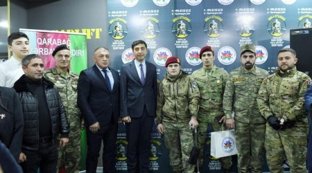 Fərid Qayıbov bazanın açılışında şəhid atasına plaket verdi - FOTO