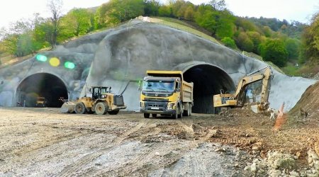 Kəlbəcərə çəkilən tunel-yolun tikintisi davam etdirilir