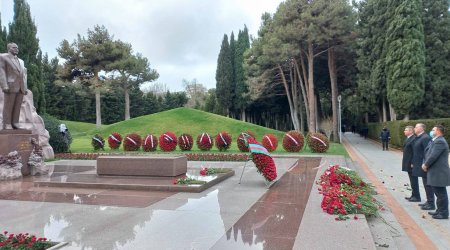 Ukraynalı səfir Heydər Əliyevin məzarını ziyarət etdi - FOTO