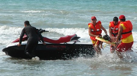 Bakıda özünü dənizə atan şəxs xilas edildi