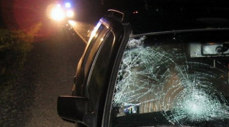 Ağstafada avtomobil ağaca çırpıldı: 1 ölü, 2 yaralı var