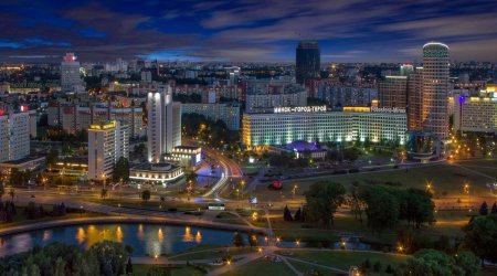 Minsk şəhərində Nizami Gəncəvinin heykəli ucaldıldı - FOTO
