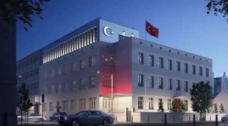 Türkiyə səfirliyinə yandırıcı maddə atan şəxs saxlanıldı