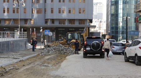 Uşaq xəstəxanasına gedən 450 metrlik yol neçə ay bağlı qalacaq? - VİDEO