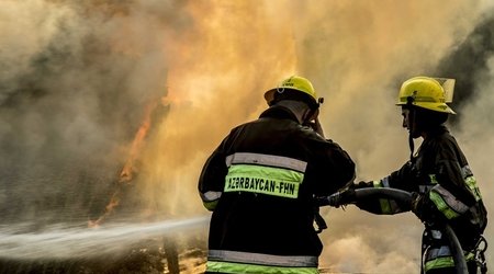 Salyanda yaşayış binasında yanğın: Sakinlər təxliyə edildi