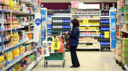 Supermarket işçi və müştərilərlə birgə 14 günlük BAĞLANDI - “Sıfır COVID” siyasətinin Olimpiada variantı.. - VIDEO