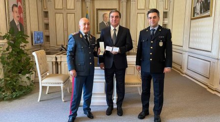 Səfər Mehdiyev Gəncə icra başçısına medal göndərdi - FOTO 