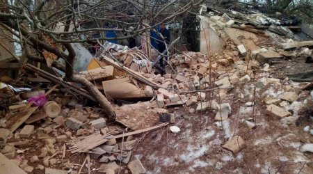 Donbasda cəbhə xətti boyunca vəziyyət gərginləşdi: uşaq bağçasının 3 əməkdaşı yaralandı - FOTO