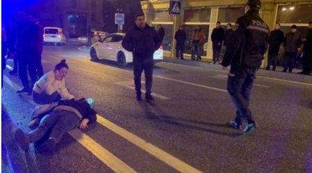Bakıda Rusiya səfirliyinin avtomobili piyadanı vurdu - FOTO