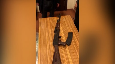 Bakıda “Kalaşnikov” satmaq istəyən şəxs tutuldu - VİDEO