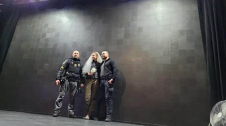 Bombalanan Kiyevdə TOY: Ukraynalı polis rus jurnalistlə evləndi - FOTO 